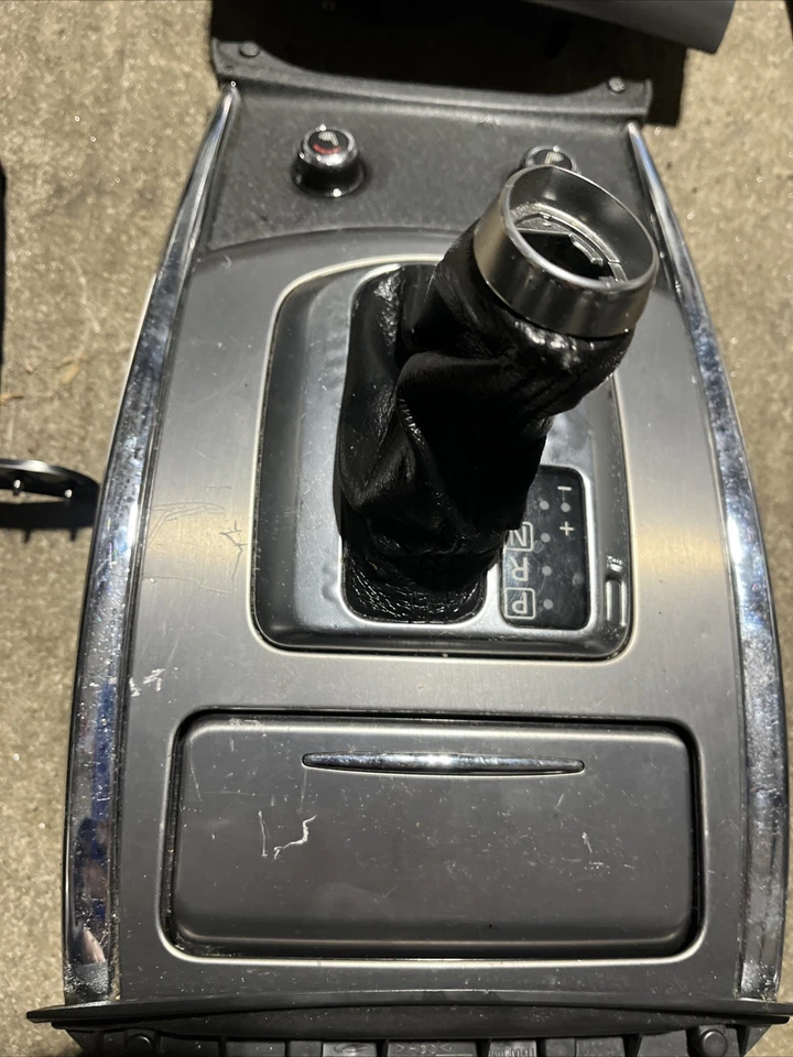 12 13 INFINITI G37 Sedan CENTER CONSOLE GEAR SHIFTER PANEL AUTO TRANS - Image 2 of 4