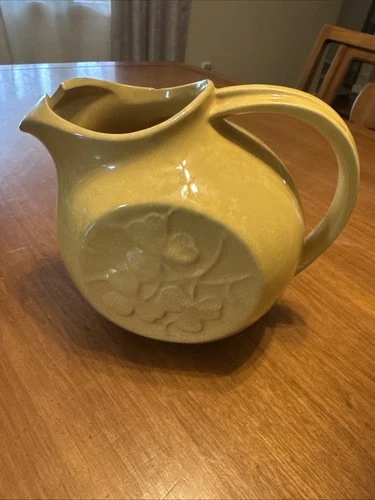 Vintage McCoy Shamrock Clover Pitcher Ice Lip 1940s Yellow READ CHiP MCM 7"
