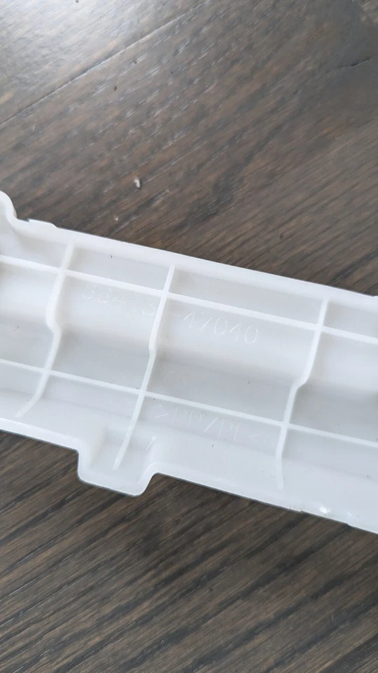 Riel lateral espaciador 2012 2013 2014 2015 2016 2017 Toyota Prius V derecho 6641347040 Foto 3 de 4