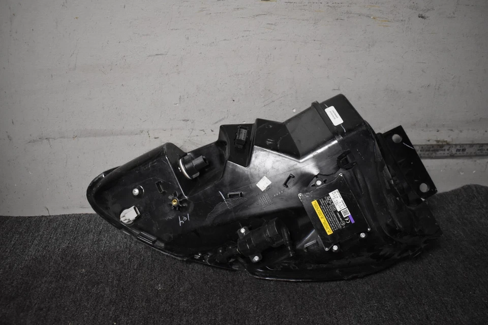 Faro Aston Martin DB9 2006-2017 lado derecho OEM de fábrica Foto 4 de 4