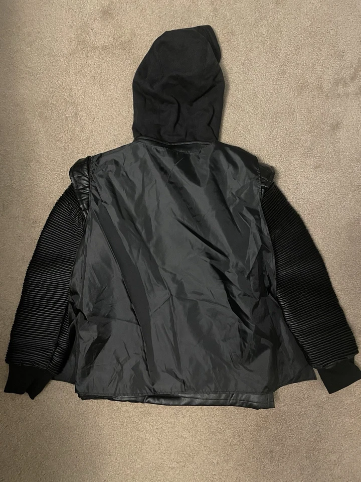 Chaqueta con Capucha Kylo Ren Star Wars Disney Store Jóvenes Niños Talla 7/8 NUEVA Foto 2 de 4