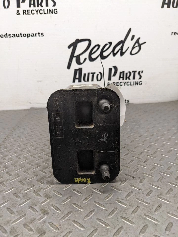 2002-2003 DODGE DURANGO FUEL EMISSION VAPOR CHARCOAL CANISTER OEM 521215 1176593 - Image 4 of 4