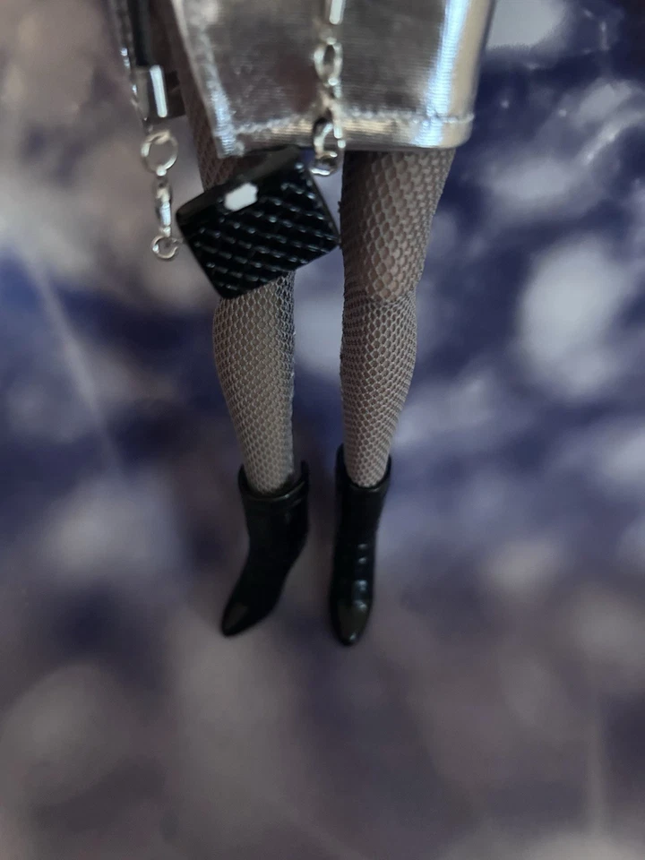 Nuevo abrigo plateado, top negro, falda plateada, accesorios, regalo gratis 🎁 Foto 4 de 4