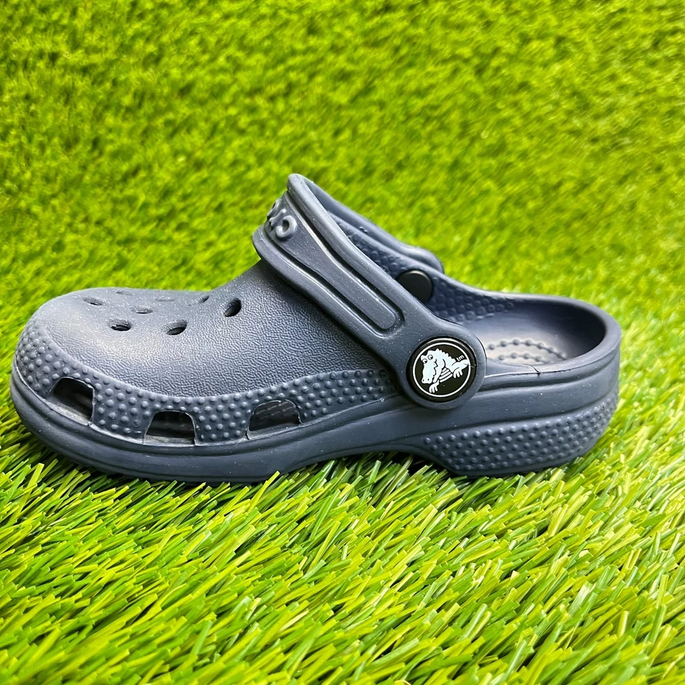 Сандалии-сабо Crocs Classic для мальчиков размер 8C темно-синие пляжные прогулочные на открытом воздухе без шнуровки - Изображение 2 из 4