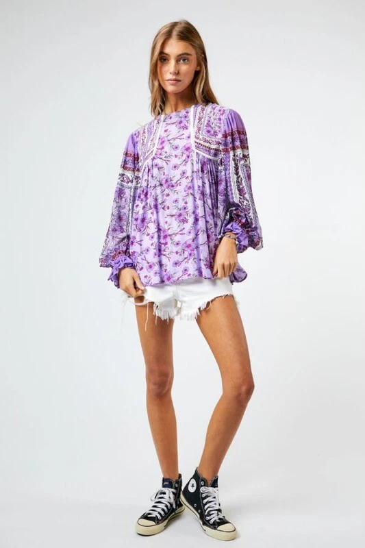 Top campesino Davi & Dani para mujer estampado floral manga abullonada en lavanda Foto 3 de 4