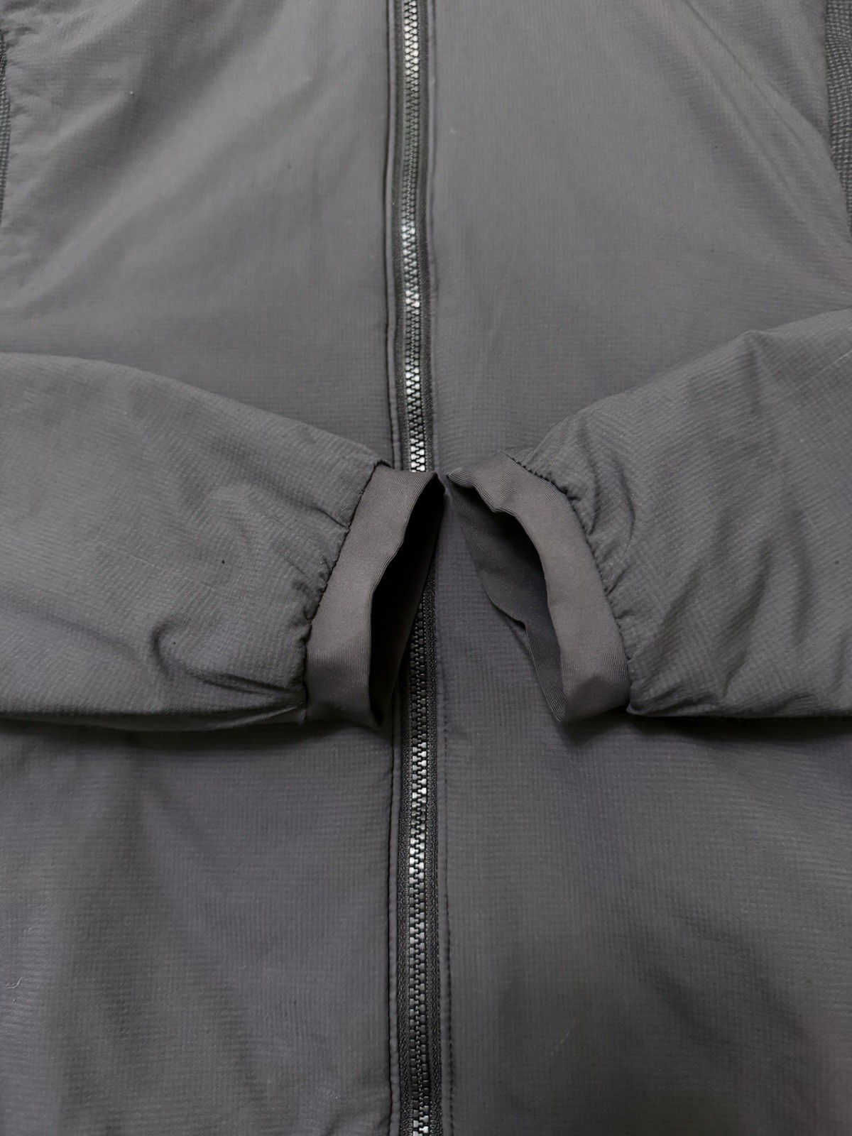 Arc'teryx Women's Atom LT Insulated Grey Hooded Jacket, Cozy Fit image 6