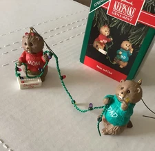 Miniature HALLMARK KEEPSAKE CHRISTMAS ORNAMENT 1992 MOM AND DAD STRINGER