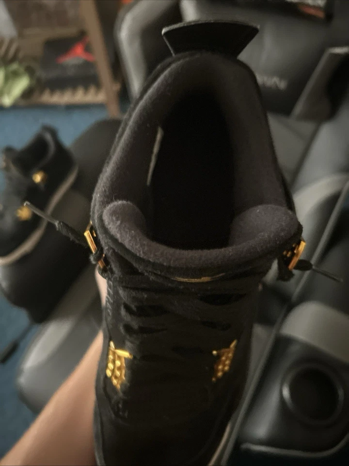 Nike Air Jordan 4 Talla M 10.5 Negro y Dorado Ligeramente Usado Sin Caja Foto 3 de 4