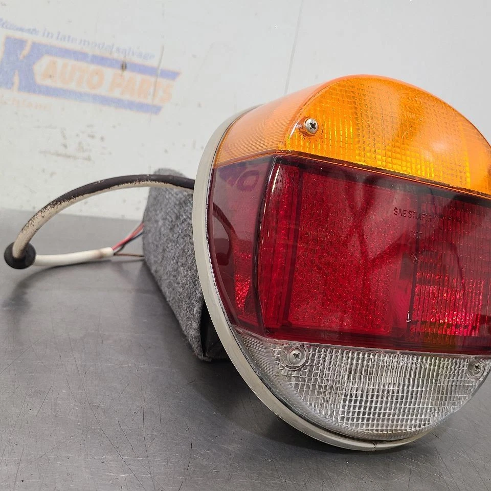 78 1978 VOLKSWAGEN BEETLE REAR FENDER MOUNTED TAIL LIGHT LAMP LEFT DRIVER - Image 3 of 4