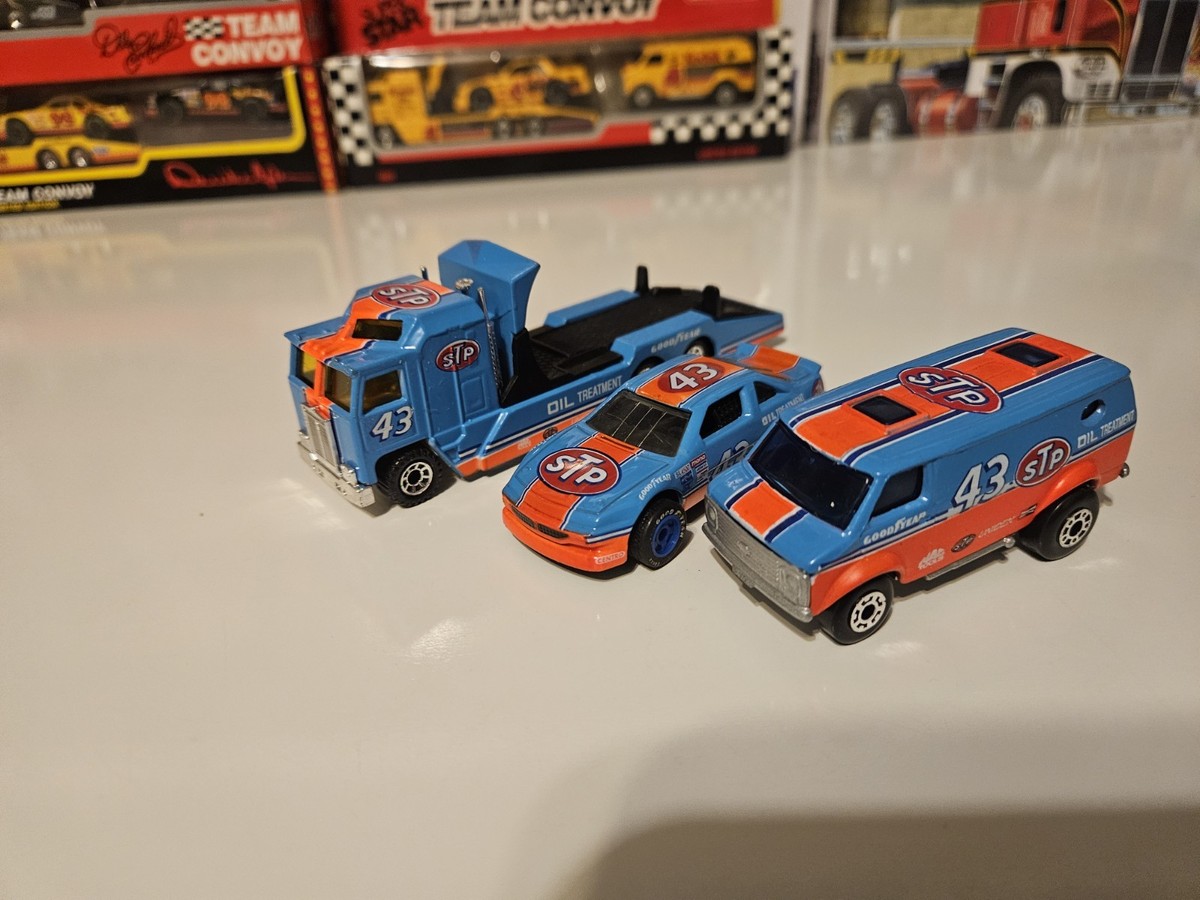 1/87 Scale Diecast Matchbox Kenworth K100 Racing Transporter With