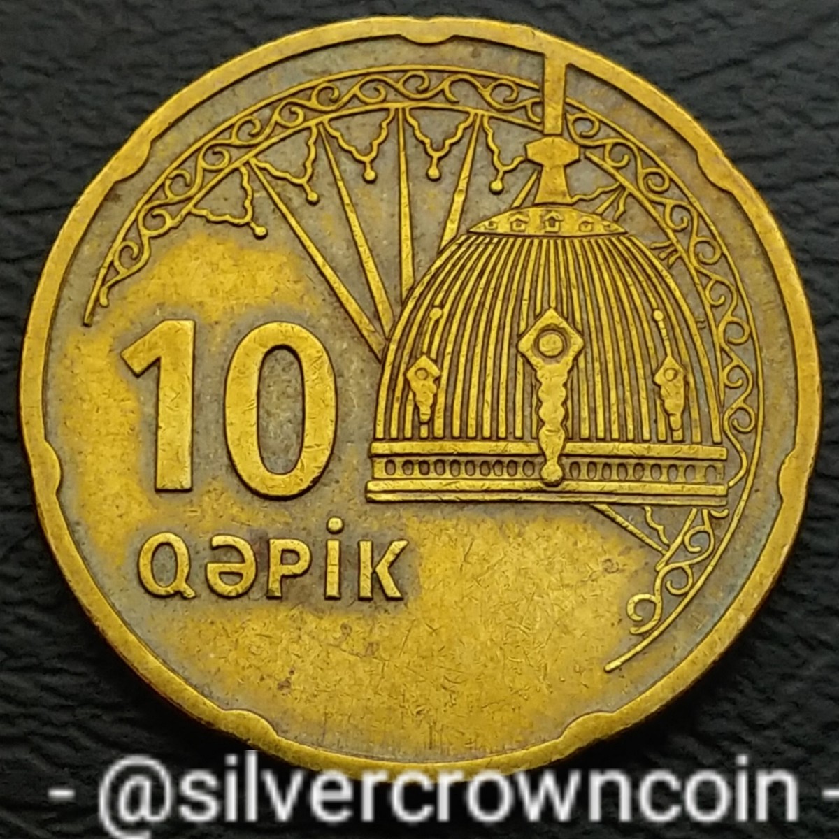 Azerbaijan 🇦🇿 10 Qapik ND (2006). Ten cents coin. Dime. Helmet