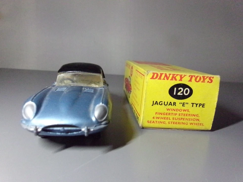 DINKY TOYS  Jaguar. "E" Type  scale 1/43  Made in England RARE COLOR - Immagine 2 di 4