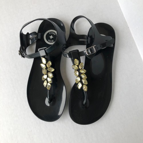 bcbg flip flops black