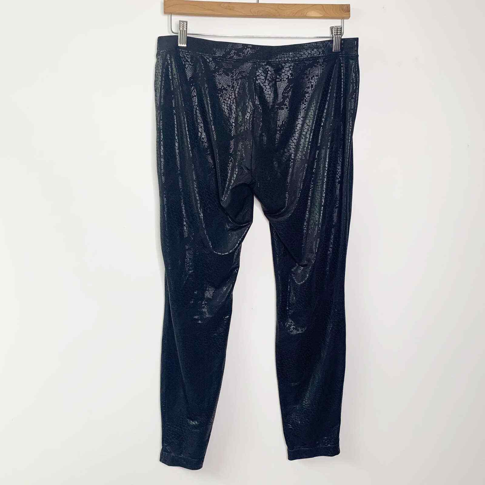 Express Black Embossed Pull On Stretch Leggings W… - image 3