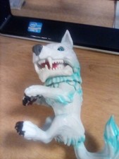WowWee : Untamed Dire Wolf Blizzard Fingerlings 6" sounds motion Nice