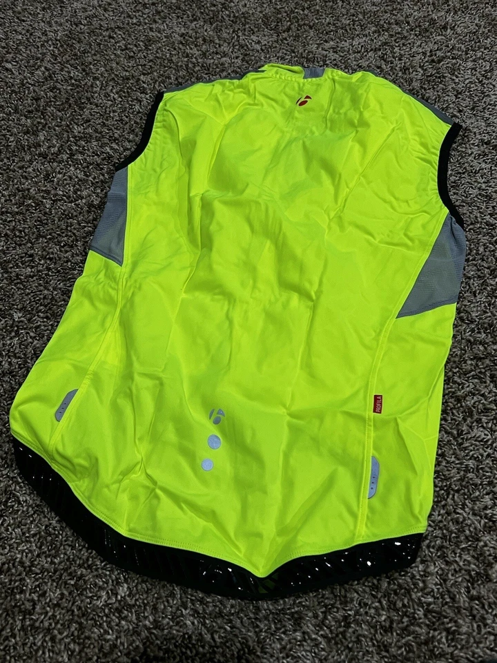 Chaleco de ciclismo Bontrager, calentadores de brazos y calcetines de trekking Foto 4 de 4