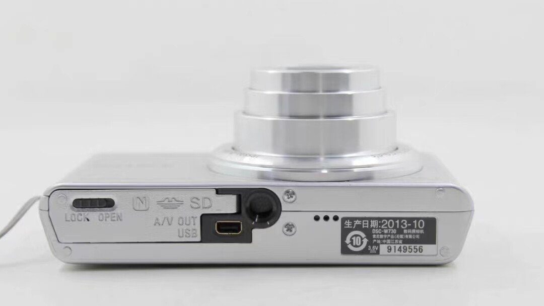 【美品】SONY Cyber-shot DSC-W730 シルバー DSC-W730 商品の写真 | デジタルスチルカメラ Cyber-shot