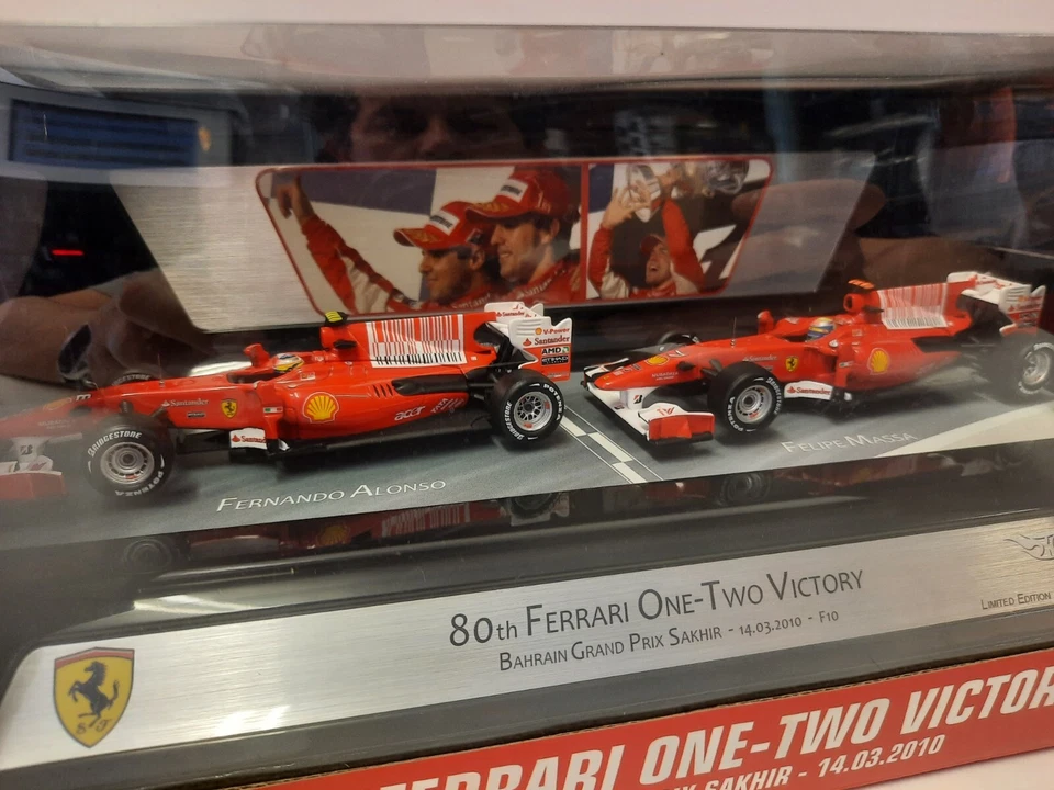 Hot Wheels Set Ferrari F10 Alonso + Massa Victory Bahrain Gp 2010 1/43 V7423 - Bild 2 von 4