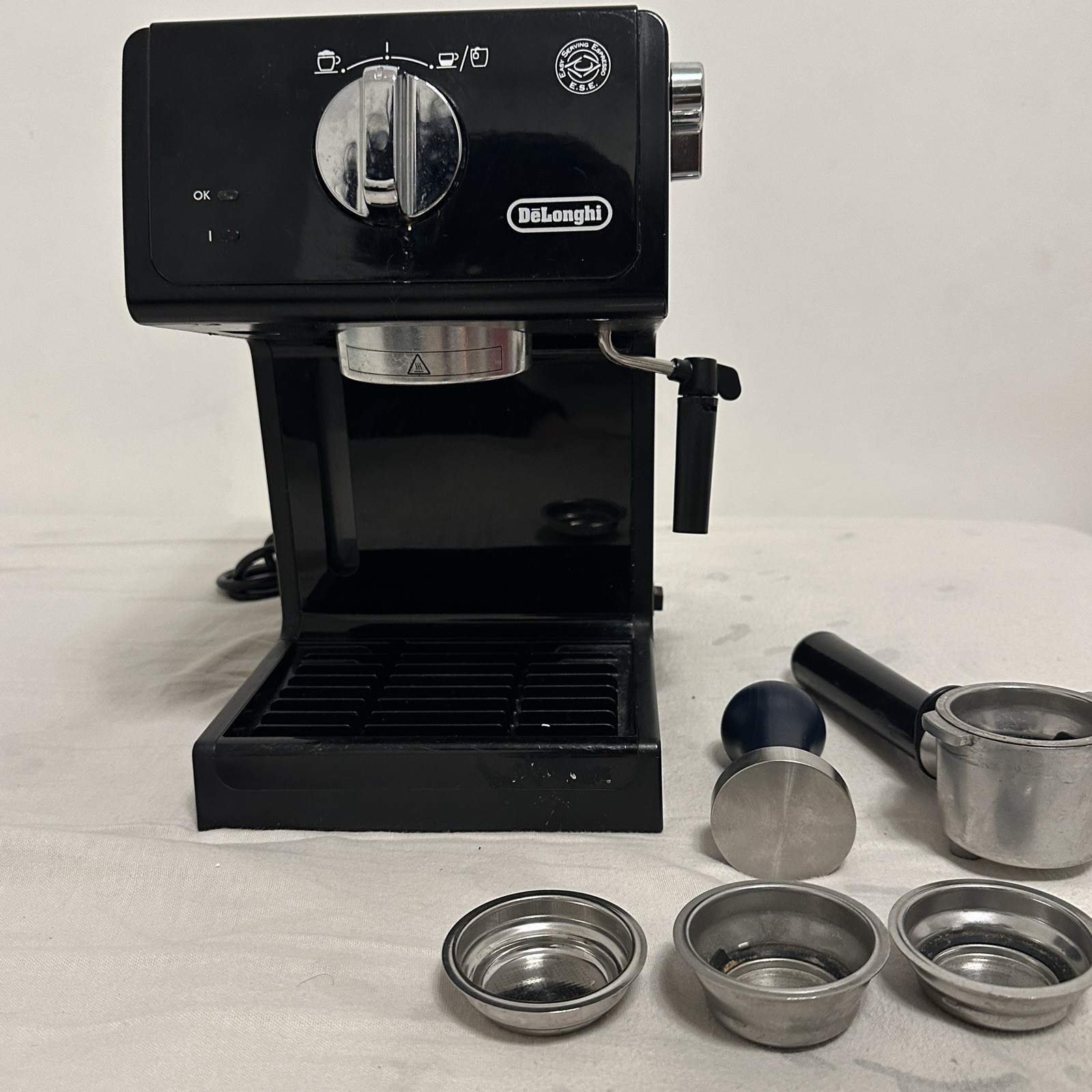 De'Longhi ECP 31.21 Espresso Machine 1100W Black with Milk Frother  RRP £160 T