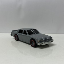 1987 87 Chevy Caprice Collectible 1/64 Scale Diecast Diorama Model