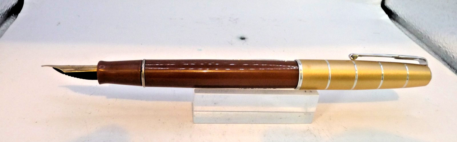 Waterman Vintage Taperite-Tan with goldtone cap  Fountain Pen-flexible fine