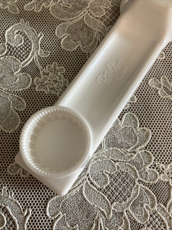 Pampered Chef Easy Opener Plastic Magnetic Bottle Can Tab Opener 2590 - Image 3 of 4