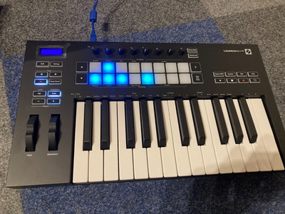 Novation Launchkey 25 MK3 MIDI-Controller - Schwarz Top Zustand