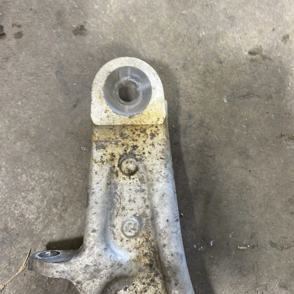 Subaru Impreza Sti 2006 2007 sedán brazo de control inferior delantero derecho fabricante original Foto 2 de 4