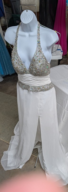 Lamda White/Silver Halter Sleeveless A-Line Chiffon Beaded Gown 8 G538