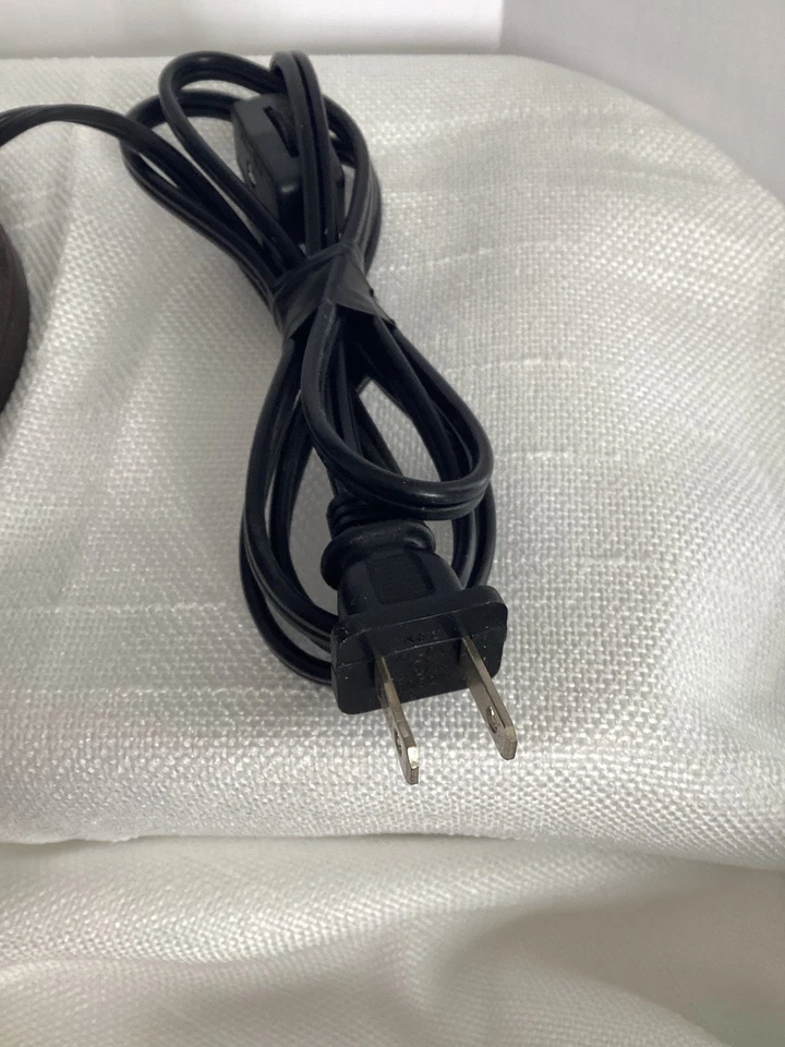 Linterna de metal, estilo antiguo, fusión de cera Foto 3 de 4