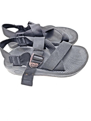 Chaco Black Strap Sandals Men s sz 8 Adjustable Buckle Outdoor Beach Hiking