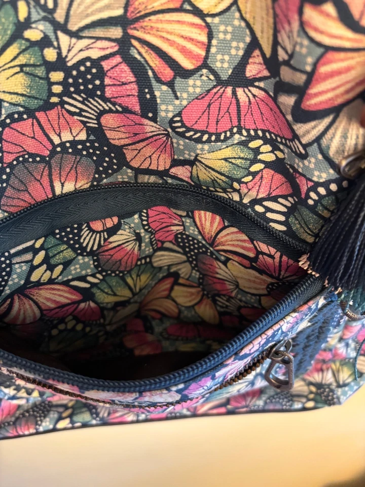 "Mochila Sakroots Loyola estampado mariposa en flor de Danielle Foye 15""" Foto 4 de 4