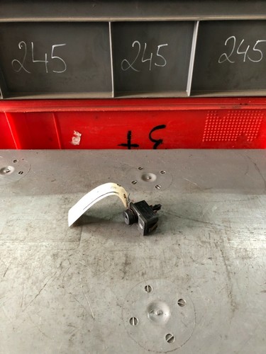 Ford Fiesta III GFJ Schalter Scheibenheizung Heckscheibenheizung 89FG18C621BA