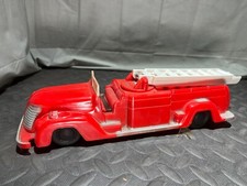 VINTAGE SAUNDERS PLASTIC  METAL WINDUP FIRE TRUCK RED 12 INCHS