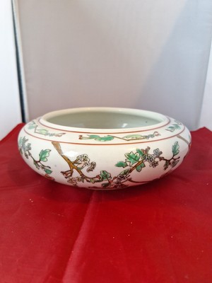 Eine Linturn Trading Bowl mit orientalischer Stildekoration 