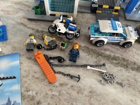 Lego City Town 60047 Police Station Complete w/Manuals Box Mini Figures Retired