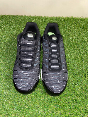 Nike Air Max Plus SE Black Chrome Summit White Running Shoes  display picture 3