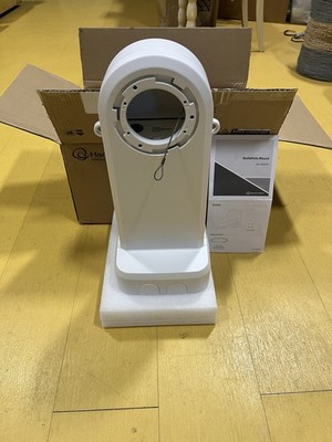Hanwha Vision Wall And Pole Mount, Model: SBP-400WMW