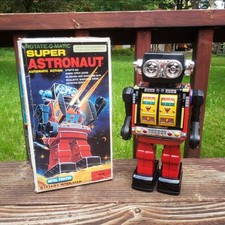 Vintage Super Astronaut Robot By ROTATE-O-MATIC- Japan - Red  Black