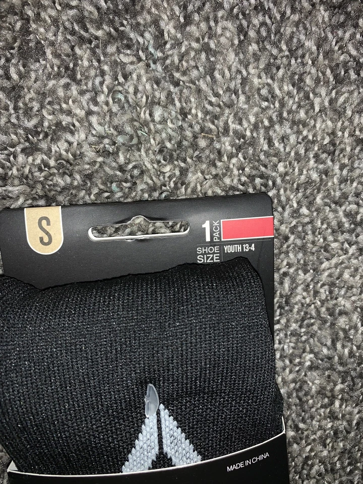 Lote de 4 pares de calcetines deportivos Reebok All absorbentes de humedad negros blancos juveniles pequeños Foto 2 de 3