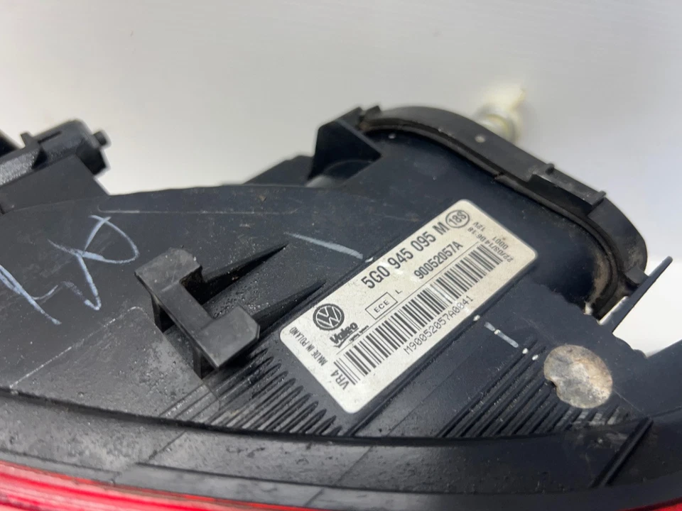 2014 VOLKSWAGEN GOLF PASSENGER OUTER TAILLIGHT (LEFT OUTER) 5G0 945 095 M - Image 4 of 4