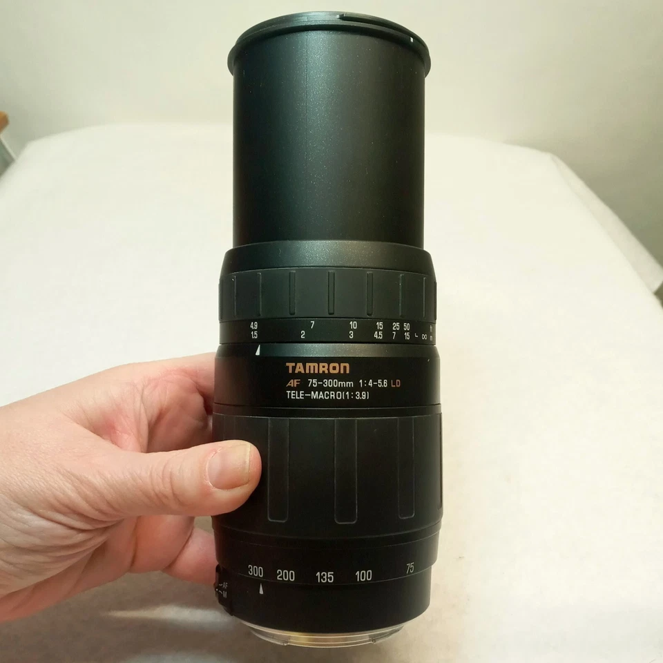 Tamron 6720 for Canon EOS Auto Focus 75-300mm Telemacro Lens w Lens Cvrs & Hood - Image 4 of 4