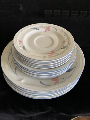 Citation ''CORN PANSIES'' Avonlea Dinnerware Collection Oven to Table 12 piece set