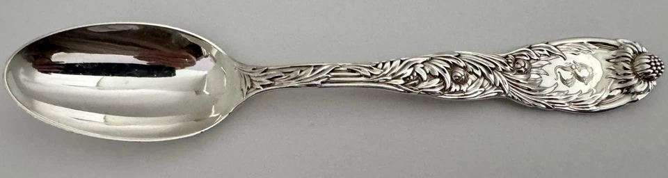 ОВАЛЬНАЯ ДЕСЕРТНАЯ ЛОЖКА ДЛЯ СУПА TIFFANY ИЗ СТЕРЛИНГОВОГО СЕРЕБРА 6 7/8 ДЮЙМА СТАРЫЙ ЦВЕТОЧНЫЙ МОНО - Изображение 2 из 4