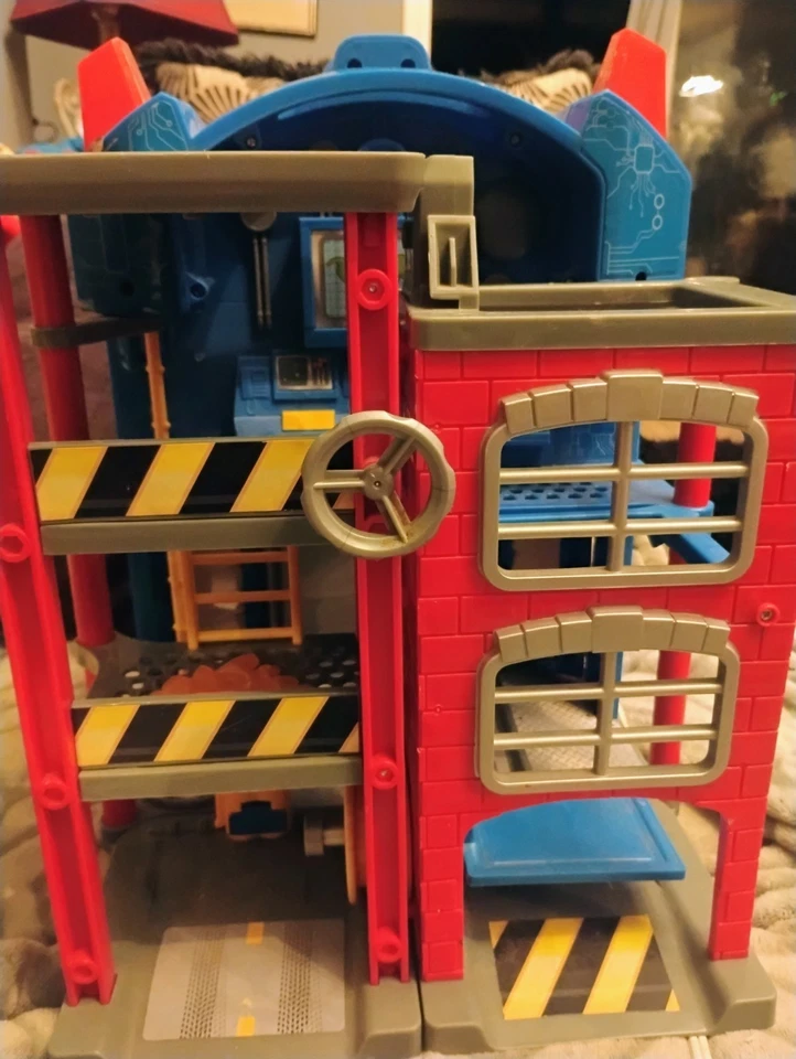 Transformers Rescue Bots Playskool Heroes Optimus Prime Fire Station  - Image 3 of 4