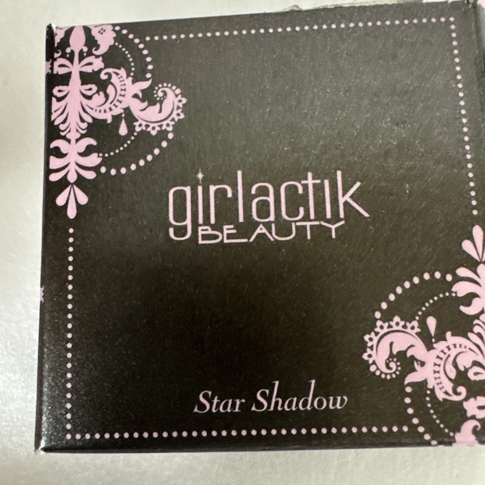 Sombra de ojos Girlactik Beauty Star Shadows DREAMY 0,088 oz/2,5 g azul claro Foto 2 de 4