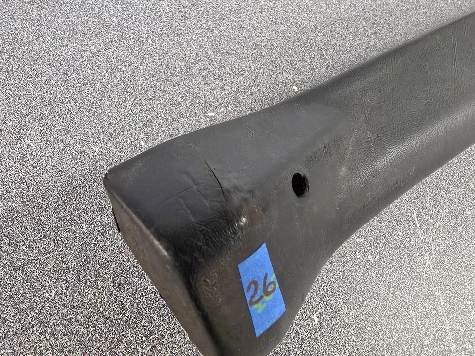 USED ORIGINAL GENUINE PORSCHE 914 TARGA TOP FRONT PAD 1973-76 NLA #26 — 第 3/4 张图片