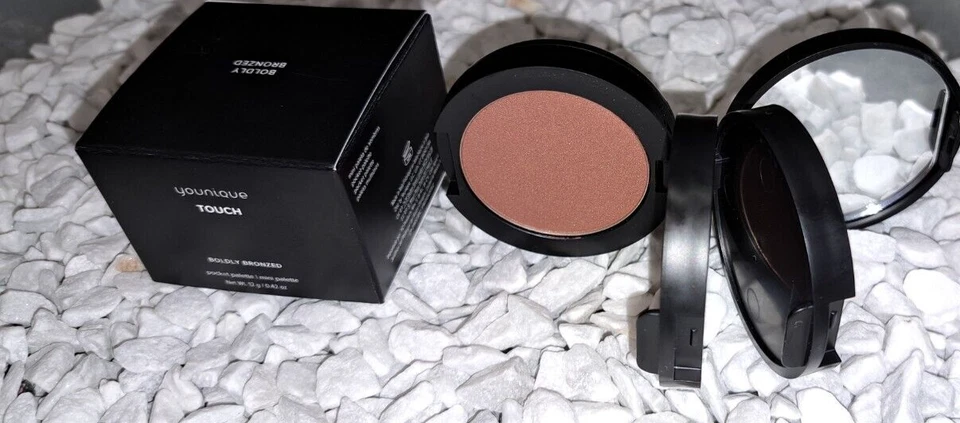 YOUNIQUE TOUCH Pocket Palette Farbe Boldly Bronzed 12g Rouge Highlighter Lippen  - Bild 2 von 4