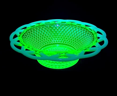 IMPERIAL Glass Lace Edge Diamond Point GREEN Bowl URANIUM GLOW 8”