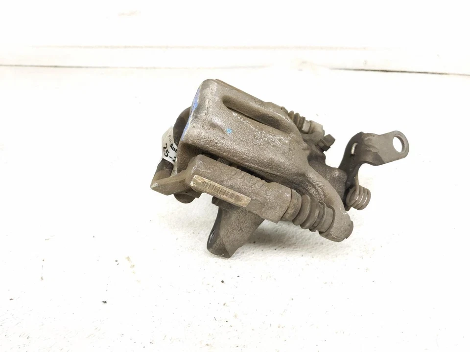 Pinza de freno trasera derecha pasajero Volkswagen Golf 2015-2021 5Qm-615-424-A Foto 3 de 4